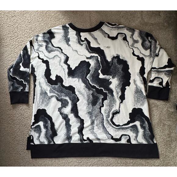 LuLaRoe TORRIE V-Neck Relaxed Fit Sweater 3XL Gray & Black Aztec New With Tags - Picture 2 of 8